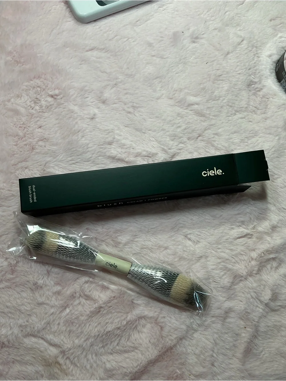 Ciele Dual-Ended Blush Brush - Cream & Black